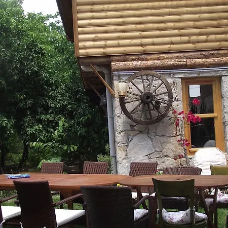 Lapeistra Hotel *
