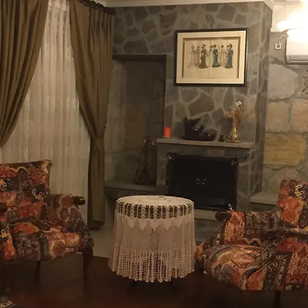 Lapeistra Ξενοδοχείο *