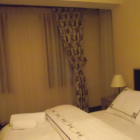 Hotel Lapeistra *